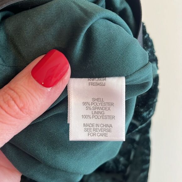 NWT Juniors Live to be Spoiled Green Velvet Burnout Jacquard Mini Skirt Small - Picture 11 of 11